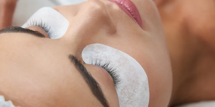 Laminácia obočia alebo lash lift mihalníc + vyživujúci "botox"