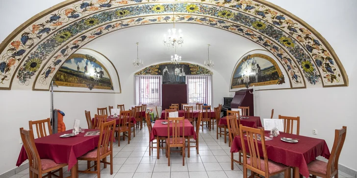 Pobyt neďaleko Orlických hôr: raňajky alebo polpenzia, wellness, masáž aj jazda na koňoch