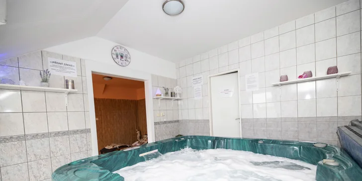 Pobyt neďaleko Orlických hôr: raňajky alebo polpenzia, wellness, masáž aj jazda na koňoch