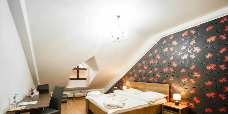 Pobyt neďaleko Orlických hôr: raňajky alebo polpenzia, wellness, masáž aj jazda na koňoch