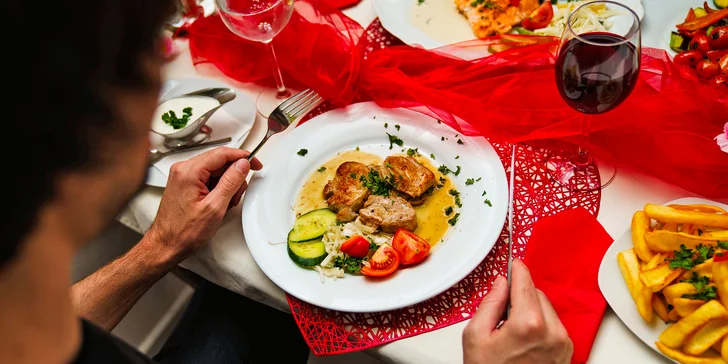 Pobyt neďaleko Orlických hôr: raňajky alebo polpenzia, wellness, masáž aj jazda na koňoch