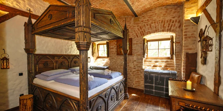 Noc v stredoveku: rytierska izba, hostina aj zábavný dobový program