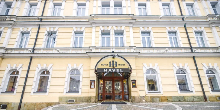 Pobyt v Orlických horách: hotel v štýle art deco, polpenzia aj vstup do bazéna či na zámok