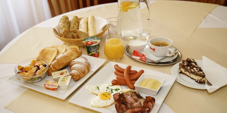 Pobyt v Orlických horách: hotel v štýle art deco, polpenzia aj vstup do bazéna či na zámok