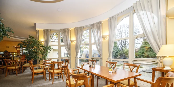 Pobyt v Orlických horách: hotel v štýle art deco, polpenzia aj vstup do bazéna či na zámok