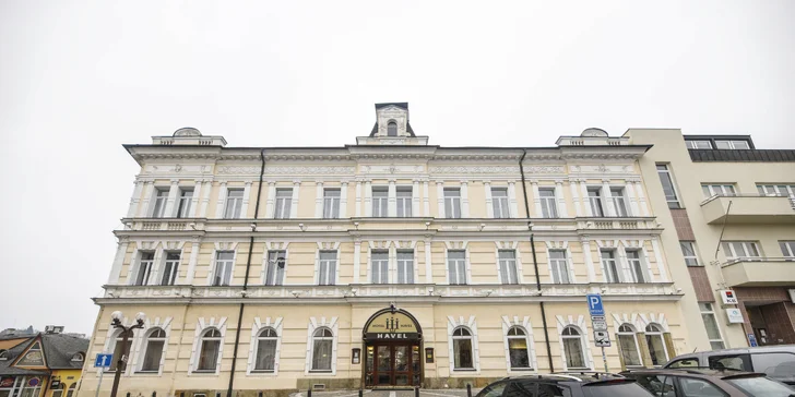 Pobyt v Orlických horách: hotel v štýle art deco, polpenzia aj vstup do bazéna či na zámok
