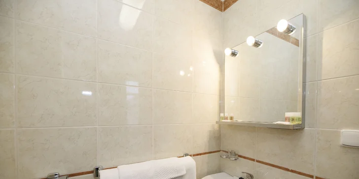 Pobyt v Orlických horách: hotel v štýle art deco, polpenzia aj vstup do bazéna či na zámok