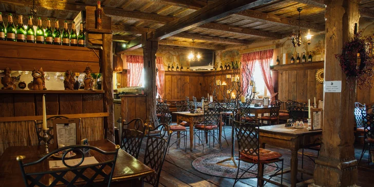 Noc plná zážitkov: Stredoveký hotel v Děteniciach, dobový program aj hostina