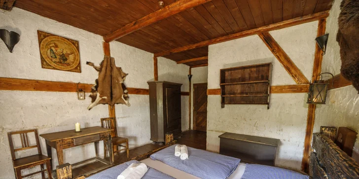 Noc plná zážitkov: Stredoveký hotel v Děteniciach, dobový program aj hostina