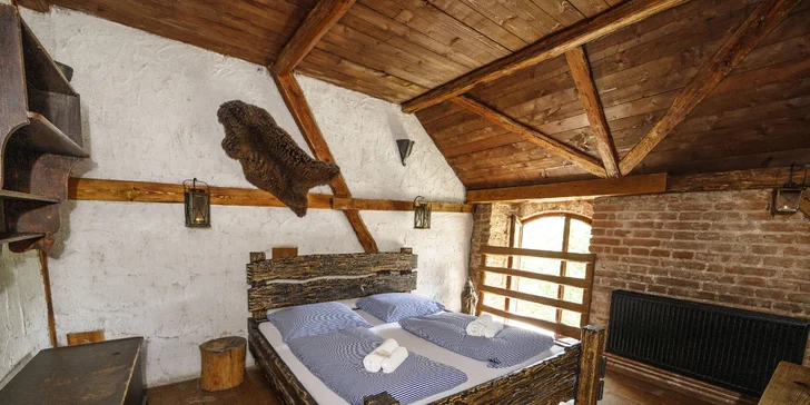 Noc plná zážitkov: Stredoveký hotel v Děteniciach, dobový program aj hostina