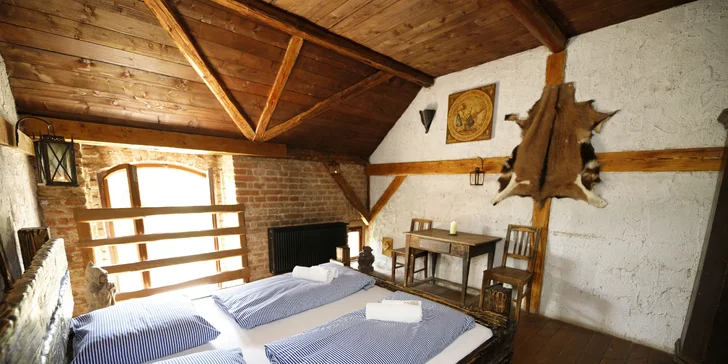 Noc plná zážitkov: Stredoveký hotel v Děteniciach, dobový program aj hostina