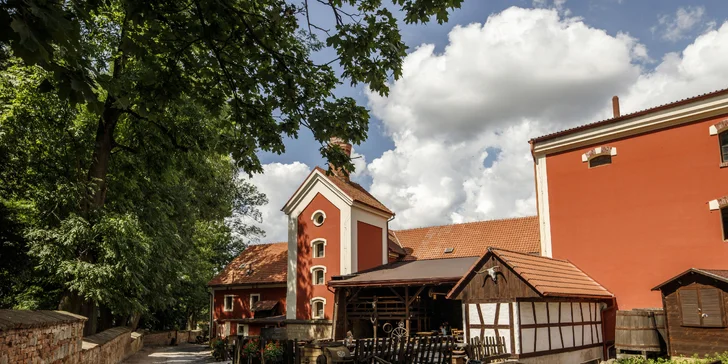 Noc plná zážitkov: Stredoveký hotel v Děteniciach, dobový program aj hostina