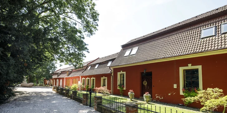 Noc plná zážitkov: Stredoveký hotel v Děteniciach, dobový program aj hostina