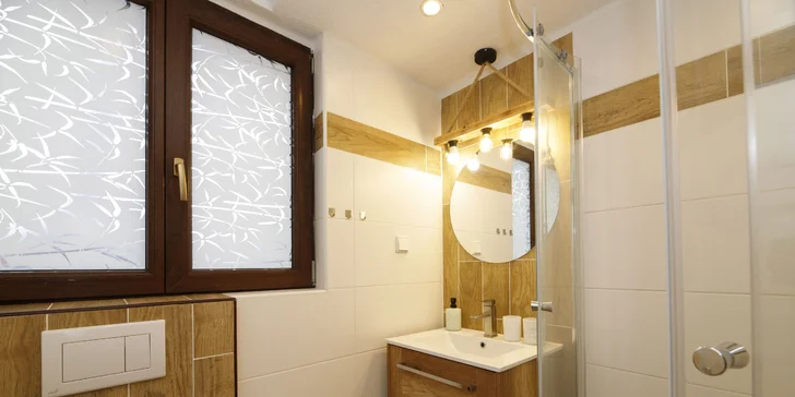 Až 8 dní pohody priamo pri Lipne: vybavený apartmán s kuchynkou a požičaním bicyklov aj infrasaunou