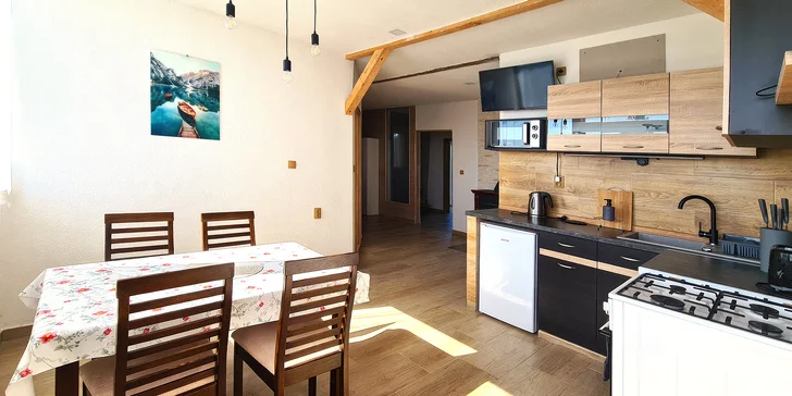 Až 8 dní pohody priamo pri Lipne: vybavený apartmán s kuchynkou a požičaním bicyklov aj infrasaunou