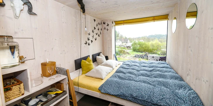 Ubytovanie v drevenom posede pri potôčiku s možnosťou poctivých raňajok