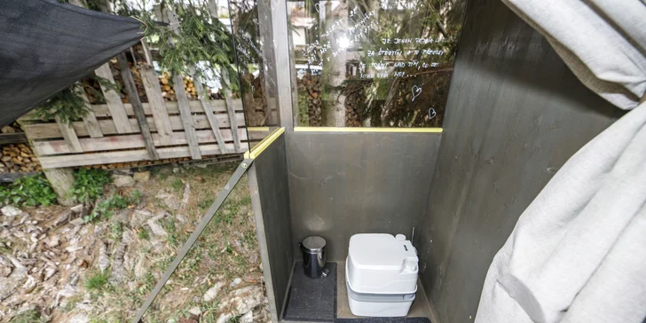 Ubytovanie v drevenom posede pri potôčiku s možnosťou poctivých raňajok