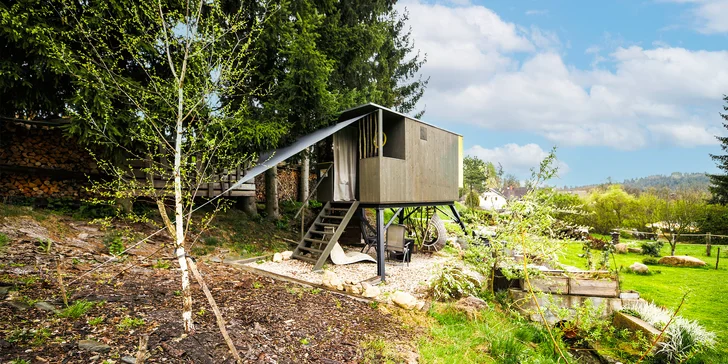 Ubytovanie v drevenom posede pri potôčiku s možnosťou poctivých raňajok