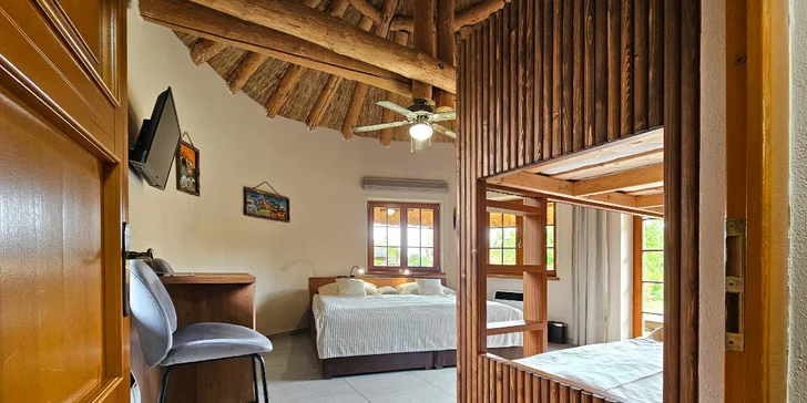 Afrika vo Dvore Kráľovej: bungalov v kempe, raňajky, neobmedzený vstup do safari aj vírivka