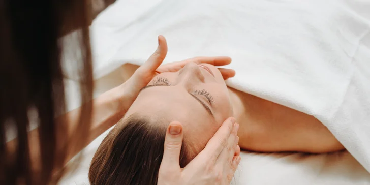 Relaxačná masáž pleti, peeling z koralov so spikulami alebo fotorejuvenizácia pleti