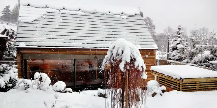 Buďte pár dní len spolu: romantický pobyt v luxusnej chate so saunou, vírivkou, cryo vaňou a krbom