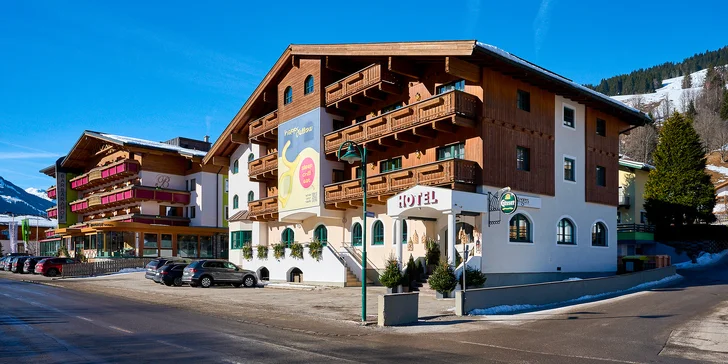 Moderný hotel v rakúskych Alpách: bufetové raňajky a neobmedzená sauna