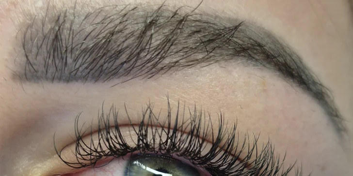 Syntetické mihalnice, lash lift alebo laminácia obočia