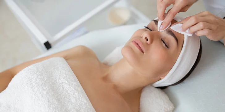 Dermabrázia, chemický peeling alebo antiakné ošetrenie s LED terapiou