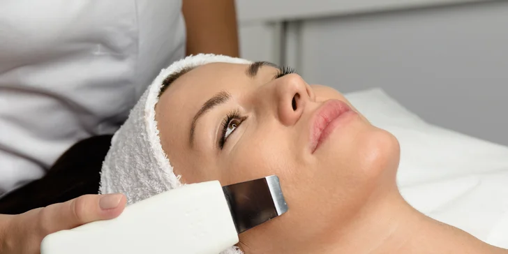 Dermabrázia, chemický peeling alebo antiakné ošetrenie s LED terapiou