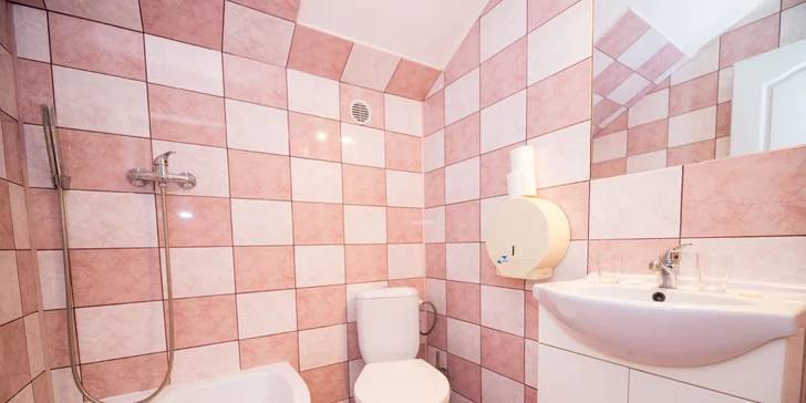 Novo zrekonštruovaný Lovecký Zámoček nad Liberecom pre 2–4 výletníkov aj s raňajkami