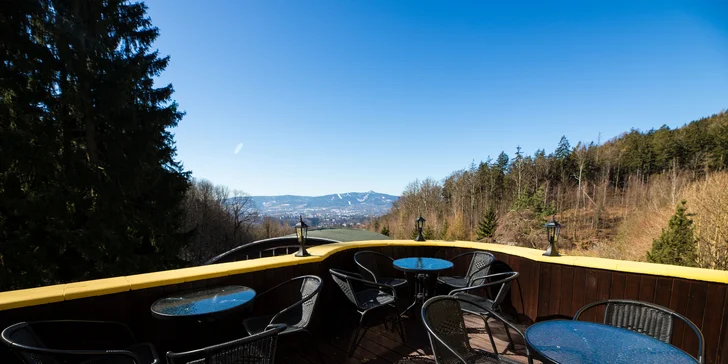 Novo zrekonštruovaný Lovecký Zámoček nad Liberecom pre 2–4 výletníkov aj s raňajkami