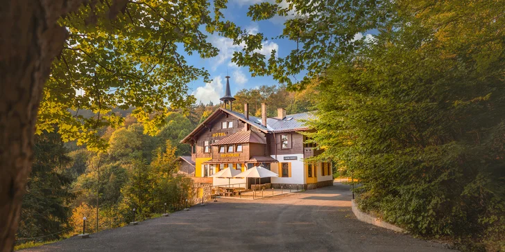 Novo zrekonštruovaný Lovecký Zámoček nad Liberecom pre 2–4 výletníkov aj s raňajkami