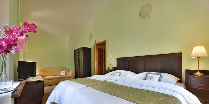 Zámocký pobyt: park s unikátnym labyrintáriom, polpenzia aj bazén a sauna