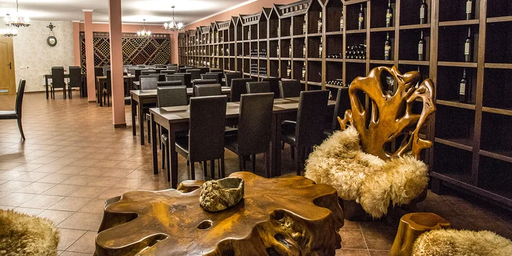 Dámska jazda pre 2 – 4 osoby: polpenzia s moravským prívlastkovým vínom a proseccom, wellness a procedúry