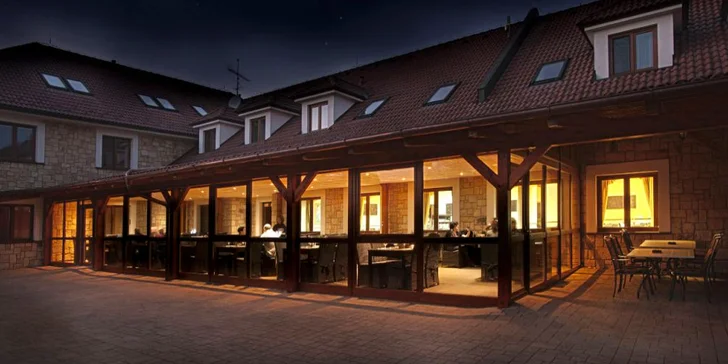 Dámska jazda pre 2 – 4 osoby: polpenzia s moravským prívlastkovým vínom a proseccom, wellness a procedúry