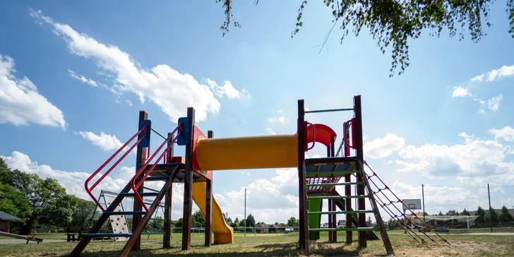 Jeseníky: apartmány až pre 8 osôb v bývalom zámku, možnosť raňajok na izbu aj privátneho wellness