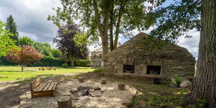 Jeseníky: apartmány až pre 8 osôb v bývalom zámku, možnosť raňajok na izbu aj privátneho wellness