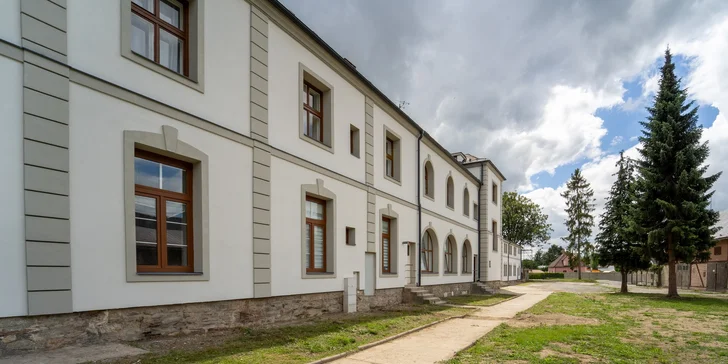 Jeseníky: apartmány až pre 8 osôb v bývalom zámku, možnosť raňajok na izbu aj privátneho wellness