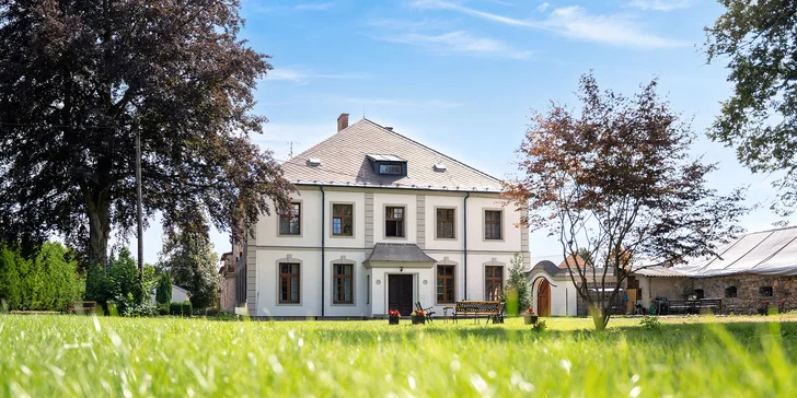 Jeseníky: apartmány až pre 8 osôb v bývalom zámku, možnosť raňajok na izbu aj privátneho wellness