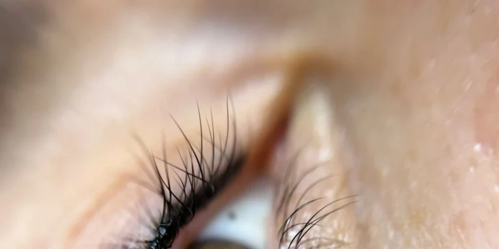Permanentný make-up: Mihalnice, linka, obočie alebo pery