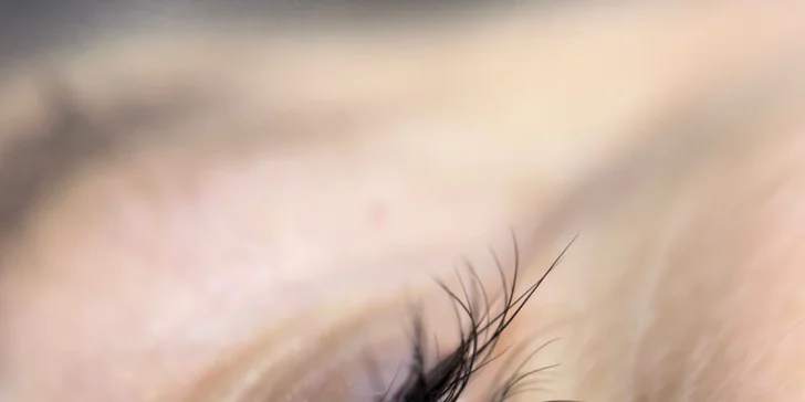 Permanentný make-up: Mihalnice, linka, obočie alebo pery
