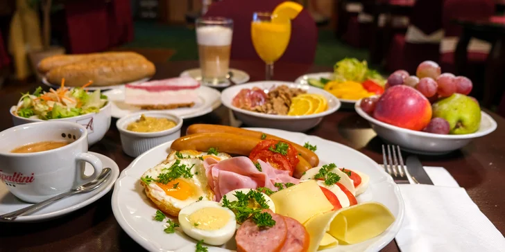 Pobyt neďaleko Adršpašských skál v izbe Economy alebo Superior s raňajkami a wellness