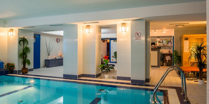 Pobyt neďaleko Adršpašských skál v izbe Economy alebo Superior s raňajkami a wellness