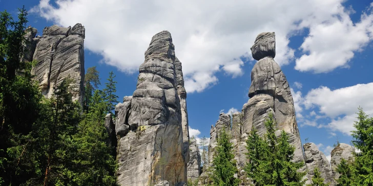 Pobyt neďaleko Adršpašských skál v izbe Economy alebo Superior s raňajkami a wellness
