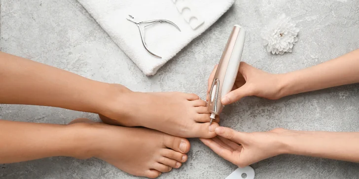 Suchá, mokrá alebo wellness pedikúra s parafínovým zábalom v Himaláj centre