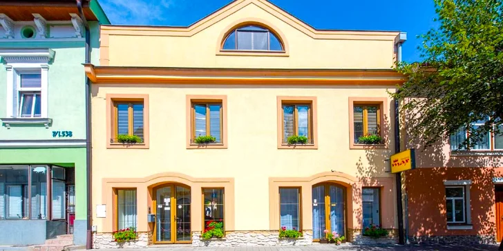 Pobyt s raňajkami v historickom centre Kežmarku: v ponuke aj nadštandardná izba so saunou