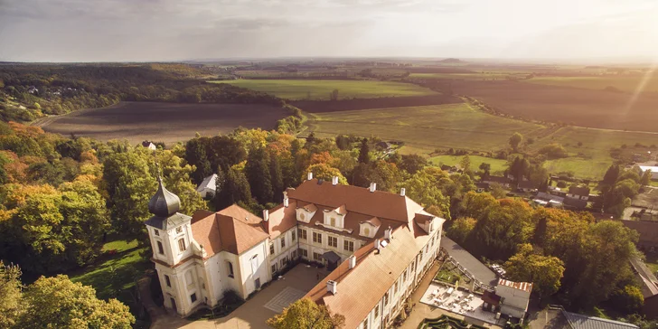 Zámocký pobyt: park s unikátnym labyrintáriom, polpenzia aj bazén a sauna