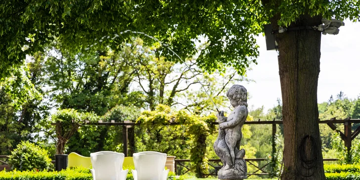 Zámocký pobyt: park s unikátnym labyrintáriom, polpenzia aj bazén a sauna