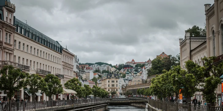 Pobyt v Karlových Varoch: raňajky, jazda kočom historickým centrom aj masáž