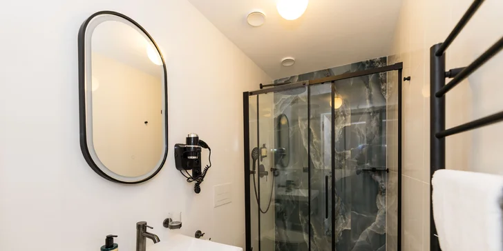 Pobyt v Karlových Varoch: raňajky, jazda kočom historickým centrom aj masáž